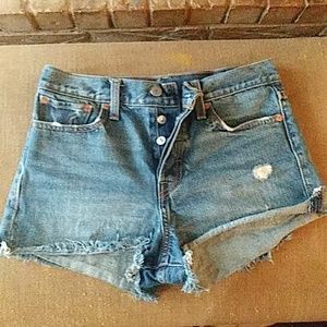 Levi's High waisted shorts. Size 28